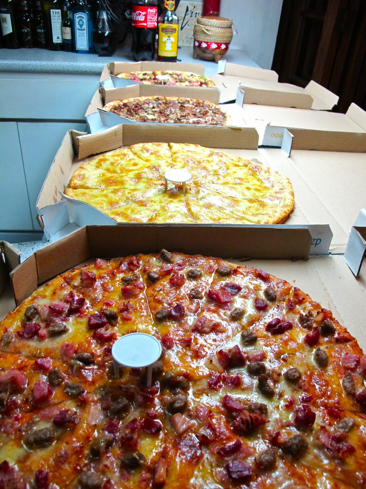 GOURMET KITSCHEN Restaurant Review Angel's Pizza Pasta Combo