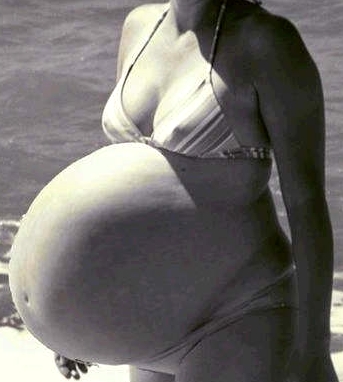 28 weeks pregnant - my belly 