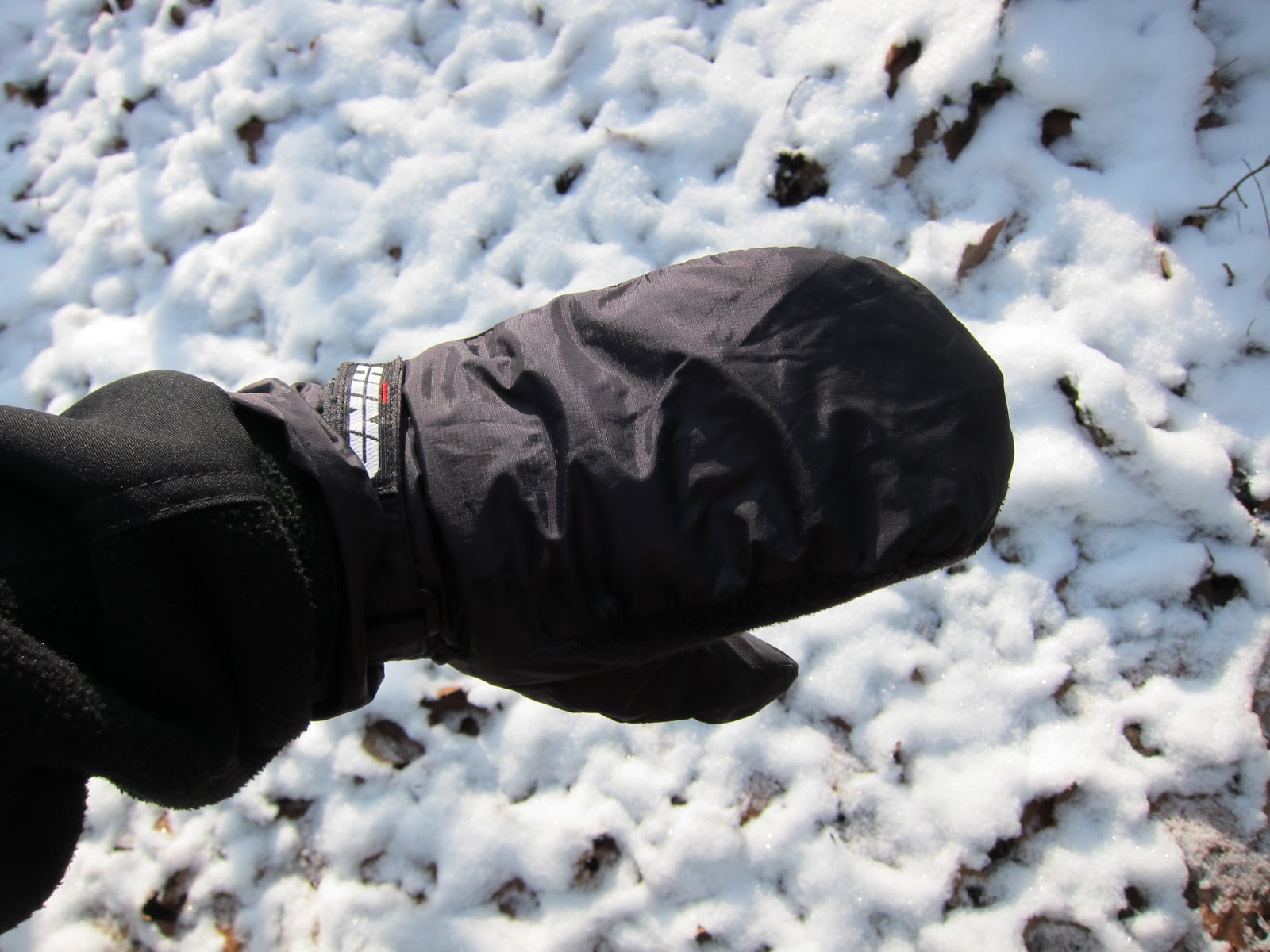 A want of waterproof glove/mitten covers not for mountaineering. robonza