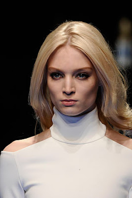Versace - обемна прическа