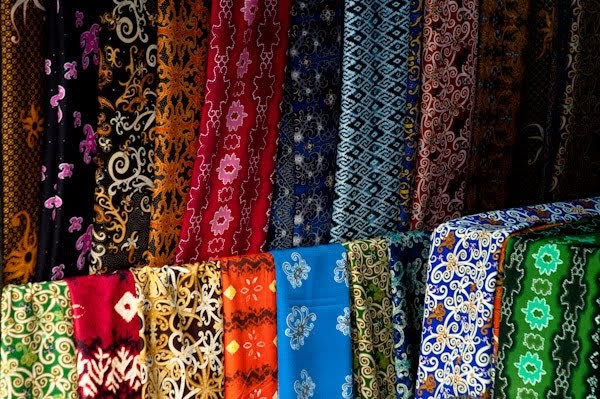 Picnic Together Kain Ikat Khas Indonesia