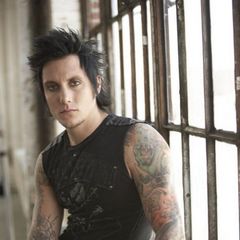 [synyster.jpg]