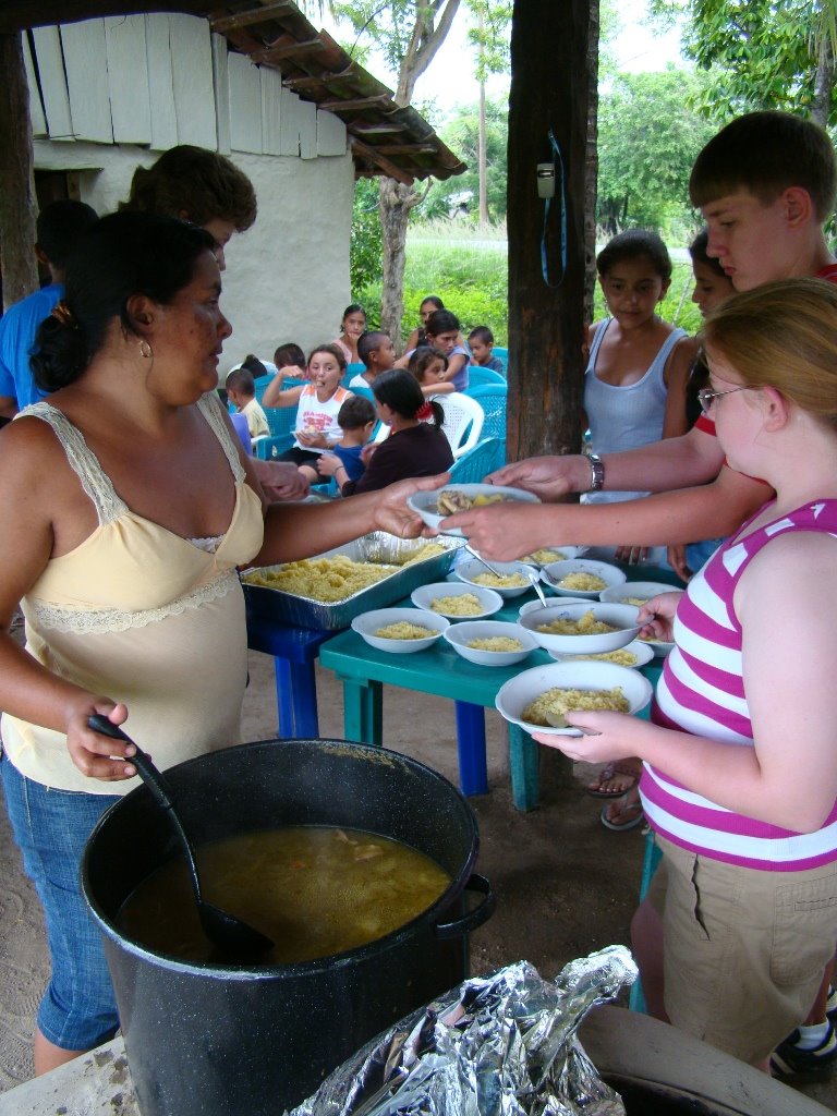 [DSC03145+J+and+K+helping.jpg]