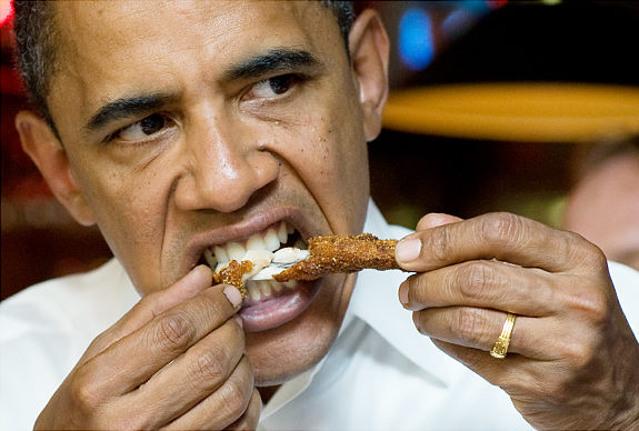 [Bild: DC-Obama_eating_fish.jpg]