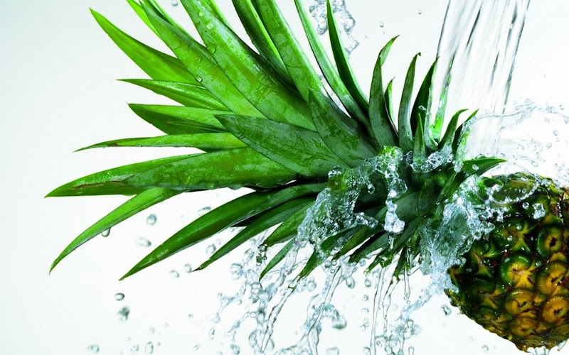 Fresh Fruits underwater bubbles Wallpapers title=
