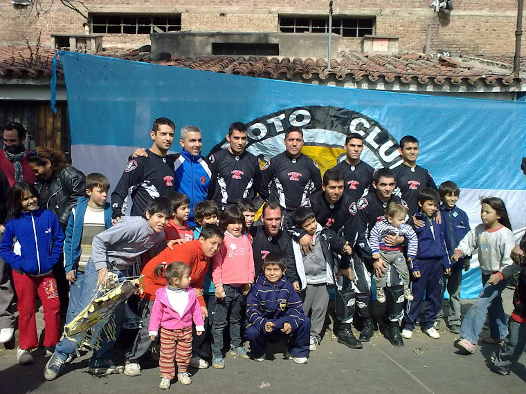 LA BRIGADA PUMA,JUNTO A LA BANDERA