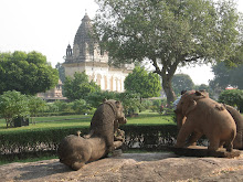 Khajuraho (site des temples Kama-sutra)