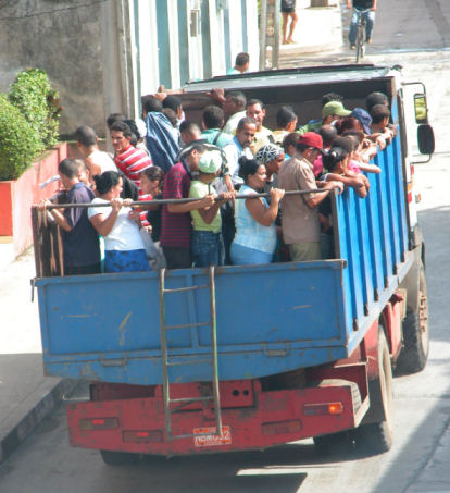 [Cuba_camion-2-4c4d7.jpg]