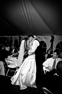 IMAGE: http://2.bp.blogspot.com/_KWZmmPBqptc/Sqrf6AoRMbI/AAAAAAAAAYM/s64G4Ws46uk/s400/IMG_9713bw.jpg