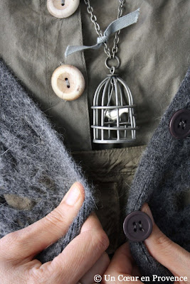Collier petit oiseau en cage