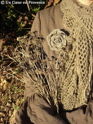 Broche en tissu chevron sur veste Lino Factory