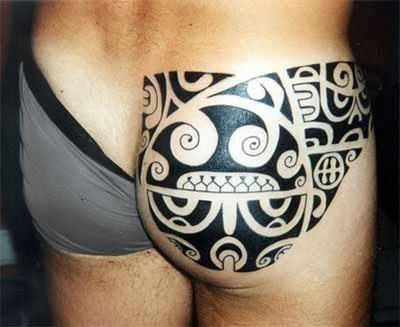 tatouage tribal femme. JOLI TATOUAGE. Je viens de trouver cette petite image, curieux endroit pour 