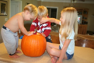 Cook kids carving the pumpkin, ...