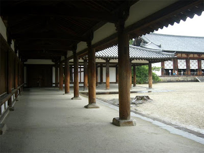 雨の法隆寺