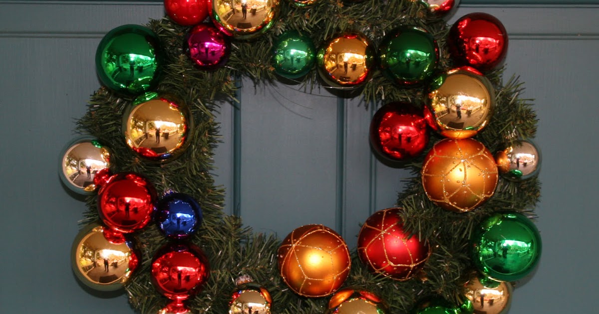 CraftyBitch DIY Bauble Wreath