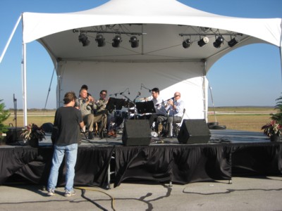 [FlyingMusiciansII.JPG]