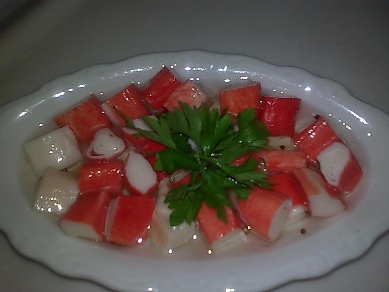 Sedo'dan Lezzetli Tarifler SURİMİ YENGEÇ BACAĞI SALATASI)