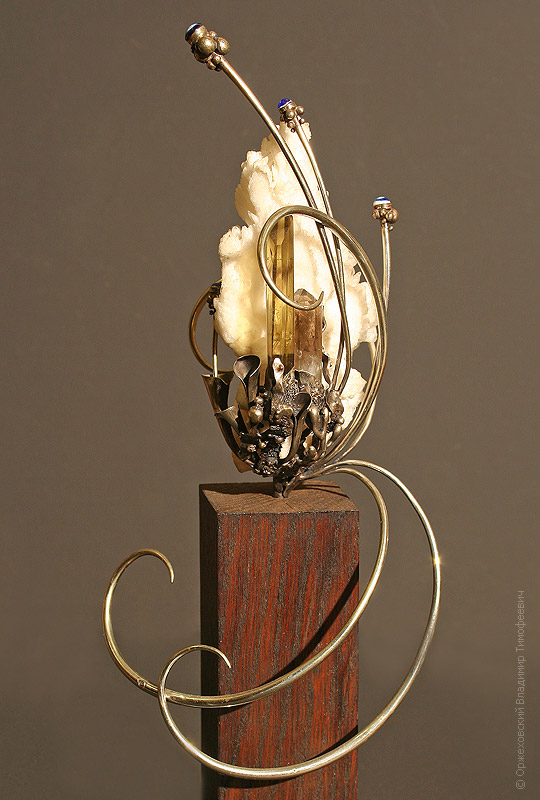 The W's Jewelry or sculpture?