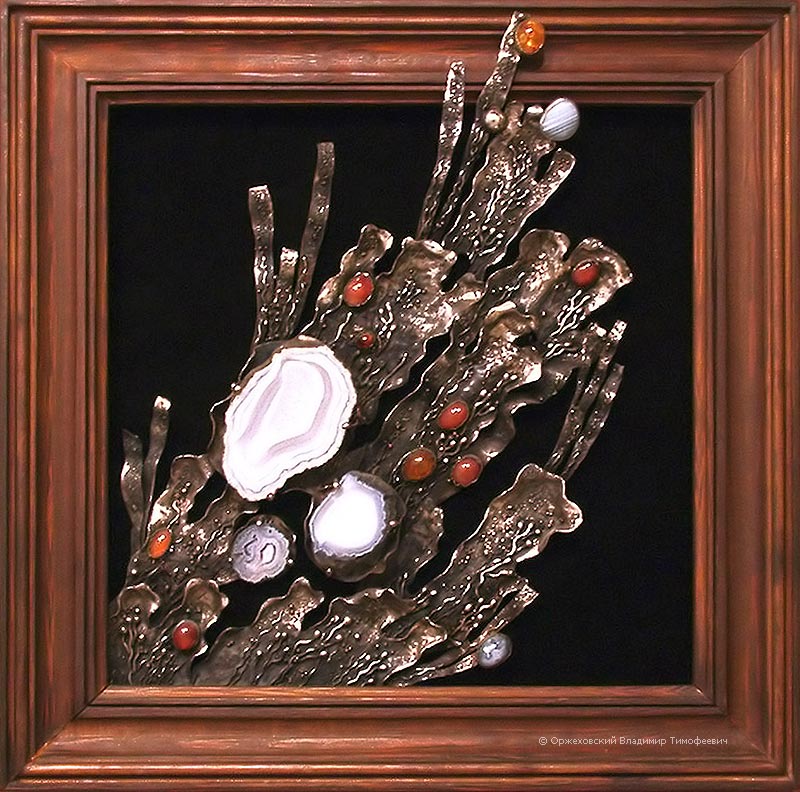 The W's Jewelry or sculpture?