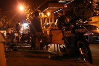 deretan pedagang di sekeliling alun²
