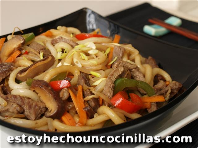 Receta de salteado de fideos japones con ternera (焼きうどん – Yakiudon)