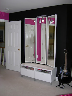 Design Dazzle: Hot Pink And Black Zebra Bedroom!