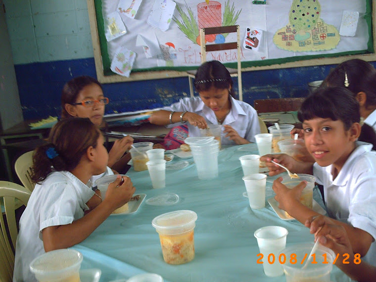 QUE TORTURA, NO HABÍA UNA CUCHARILLA MÁS PEQUEÑA