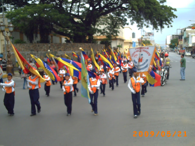 DESFILE POR LA AVENIDA BOLÍVAR DE MARACAY