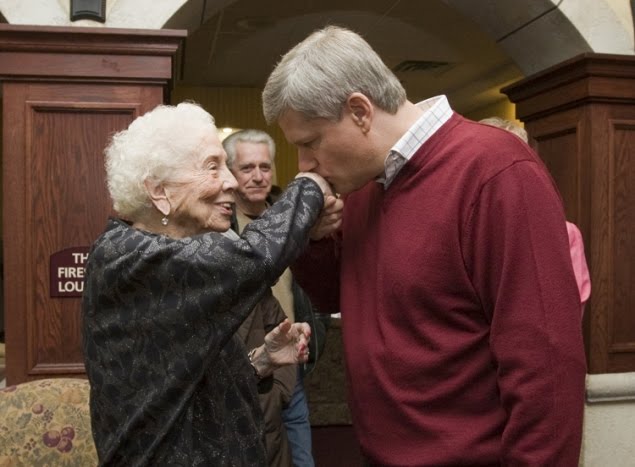 [4+harper+hand+kiss.jpg]