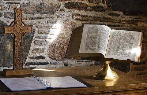 [cross+and+bible.JPG]