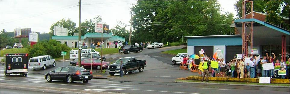 [obama+caravan+2.jpg]