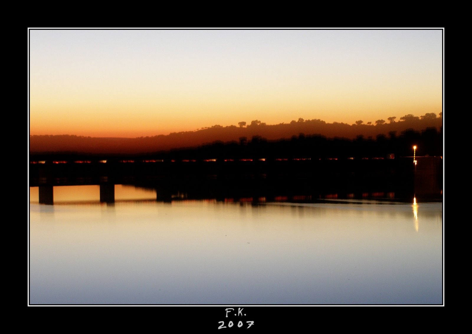 [Entardecer+Enevoado_a.jpg]