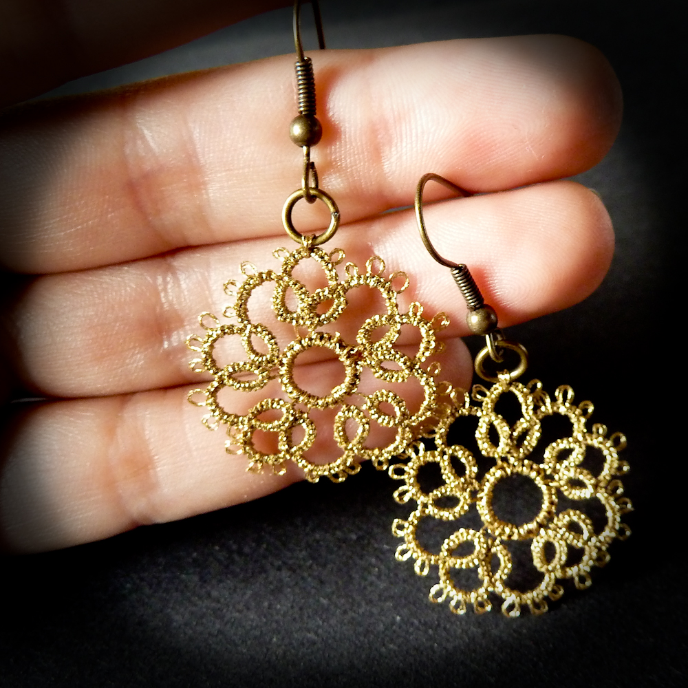 Decoromana Tatted earrings in an old gold
