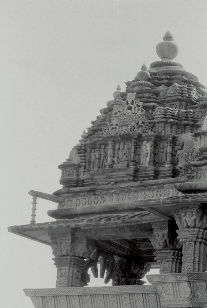 303 Tantra Khajuraho Zwei