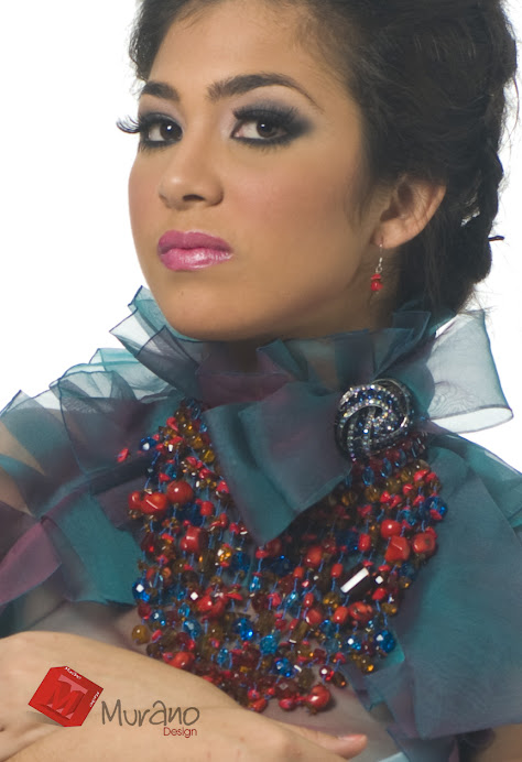 collar en coral y cristales