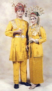 [Pakaian+Adat,+Tradisional+Indragiri+Riau.jpg]