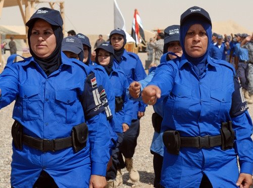 [IraqWomenPolice2she_cops2.jpg]