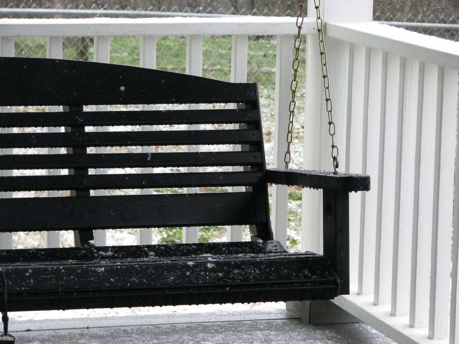 [snow+2010+porch+swing.JPG]