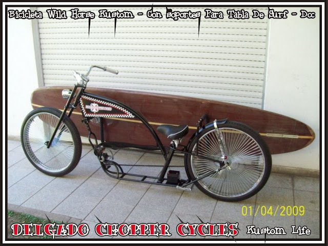 Bicicleta Wild Horse Kustom con soportes para tabla de surf