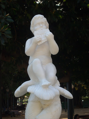 HAN DESTROZADO LA FUENTE DEL NIÑO FLAUTISTA... ¡¡OTRA VEZ!! Alicante Vivo