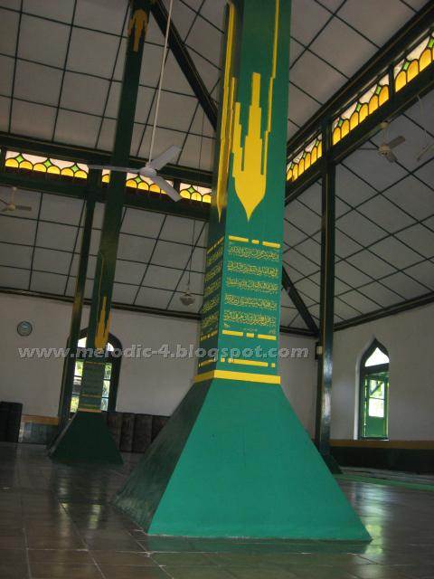 The Royal Mangkunegaran Mosque of AlWustho Beyond the Calligraphy