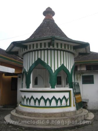 The Royal Mangkunegaran Mosque of AlWustho Beyond the Calligraphy