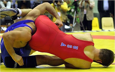 Funny-poses-wrestlers-01.jpg