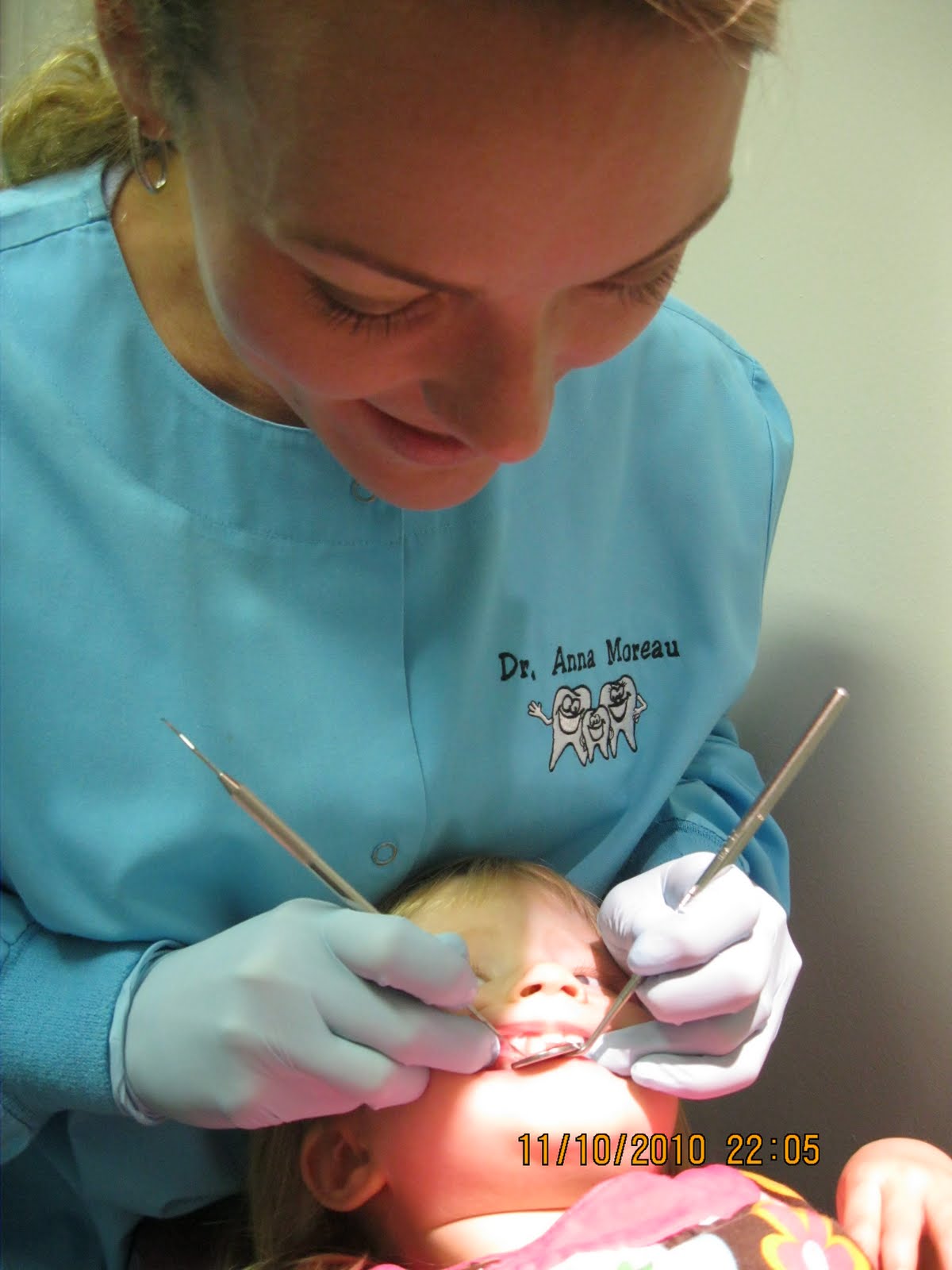 Bella and Lilly�s Huskerland First Dentist Visit
