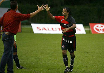 Bosco comemorando a Vitória por 2 x 1