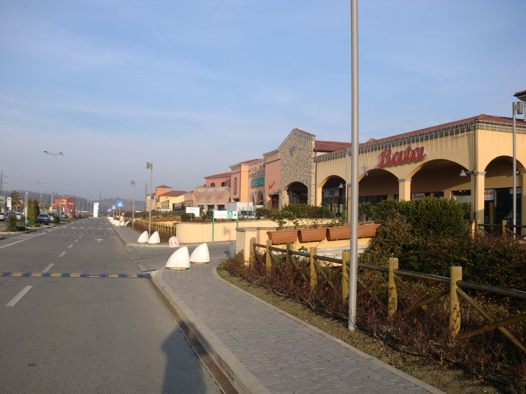 Valigetta trucco Valdichiana outlet village negozi