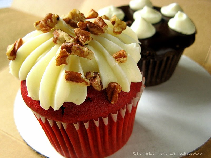 [sugar+butter+flour+red+velvet+cupcake-copyright-2008-nathan-lau.jpg]