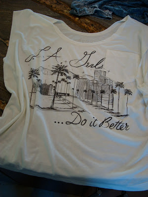 T-shirt with saying L.A Girls Do it Better