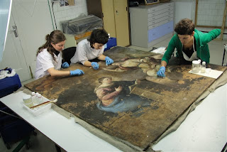 Los 24 alumnos trabajadores participantes de este proyecto en la provincia de Zaragoza se formarán en las especialidades de Restauración de Arte Mueble, Restauración de Documento Gráfico, Documentación e Investigación histórico-artística y por último, Ebanistería.