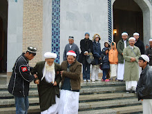 Sesepuh di makam Imam Bukhari